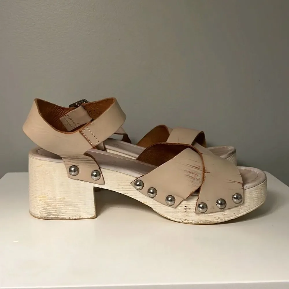 Sandro Rosi Women's Beige Studded Platform Heels Crossover  Sandals Size 39